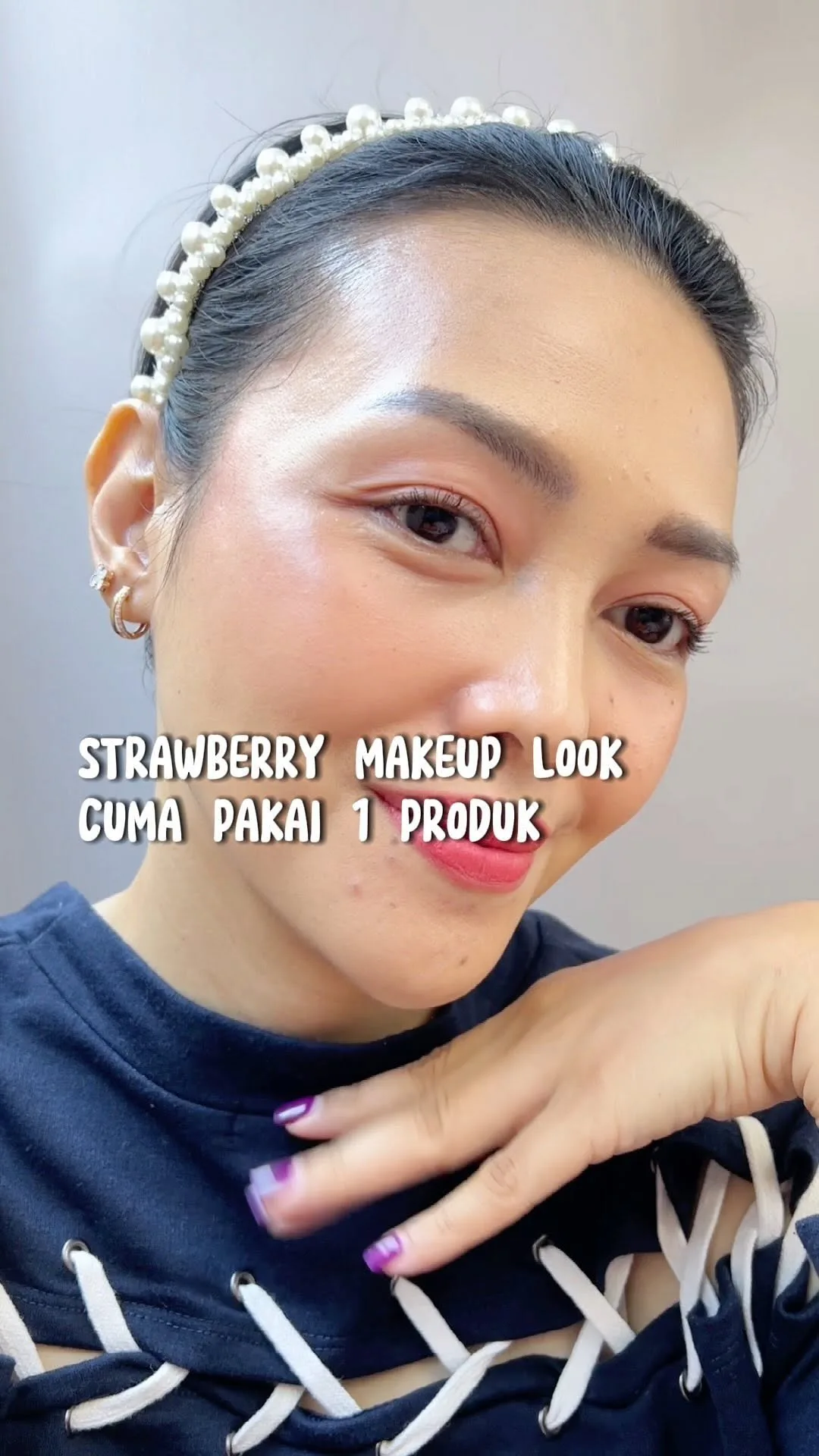 Akhirrrnya kesampaian nyobain strawberry makeup look dengan produknya…