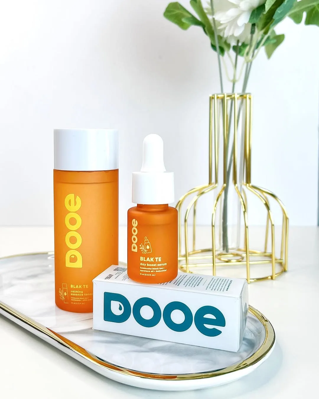 Mau sungkem dulu sama essence toner dan serum dari .skin