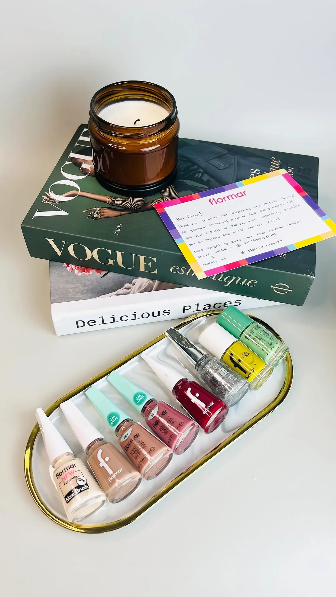 Nggak sempat nail art, tinggal swatch-swatch lucu, taraaaaa; KUKU…