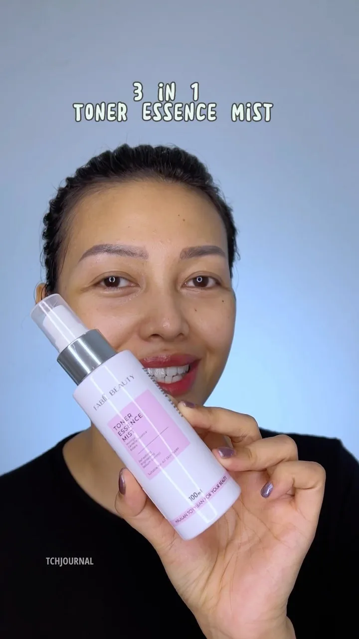 Toner Essence Mist yang berfungsi juga sebagai setting spray untuk…