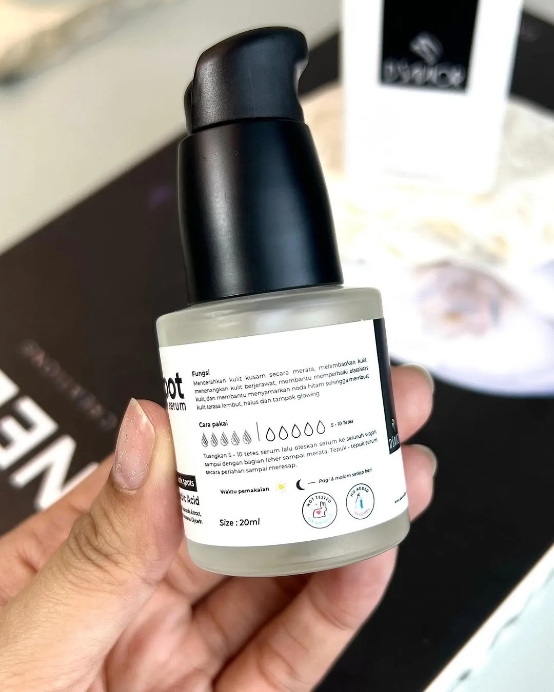 Kalau kamu lagi bingung nyari produk untuk meratakan warna kulit,… — 5/6