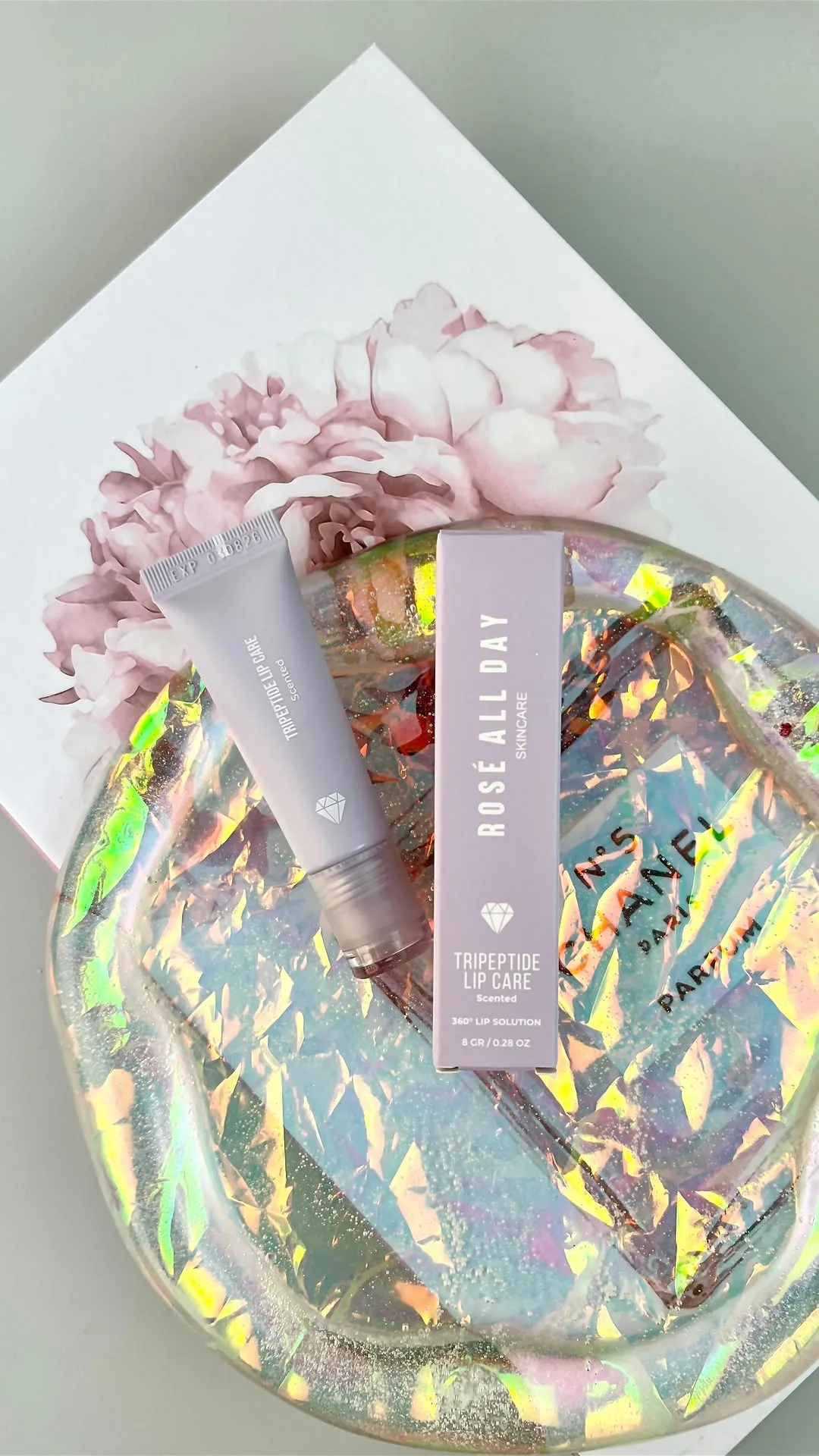 Menemukan lip product yang nggak cuma bikin lembab sesaat itu adalah…