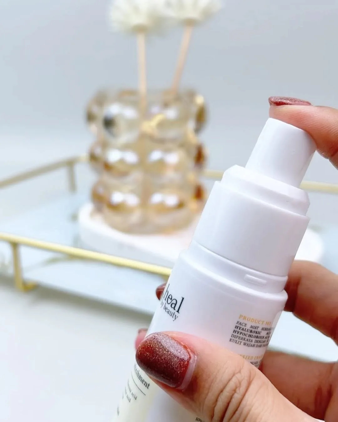 [Save & Share] — Nggak cuma menghidrasi dan melembabkan, face mist ini… — 4/4