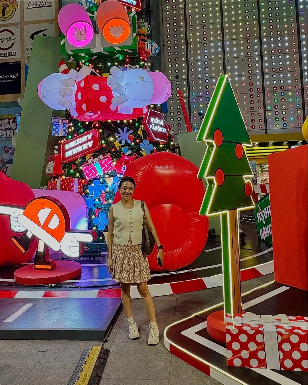 Bangkok — Soaking in the holiday spirit with stunning Christmas… — 12/20