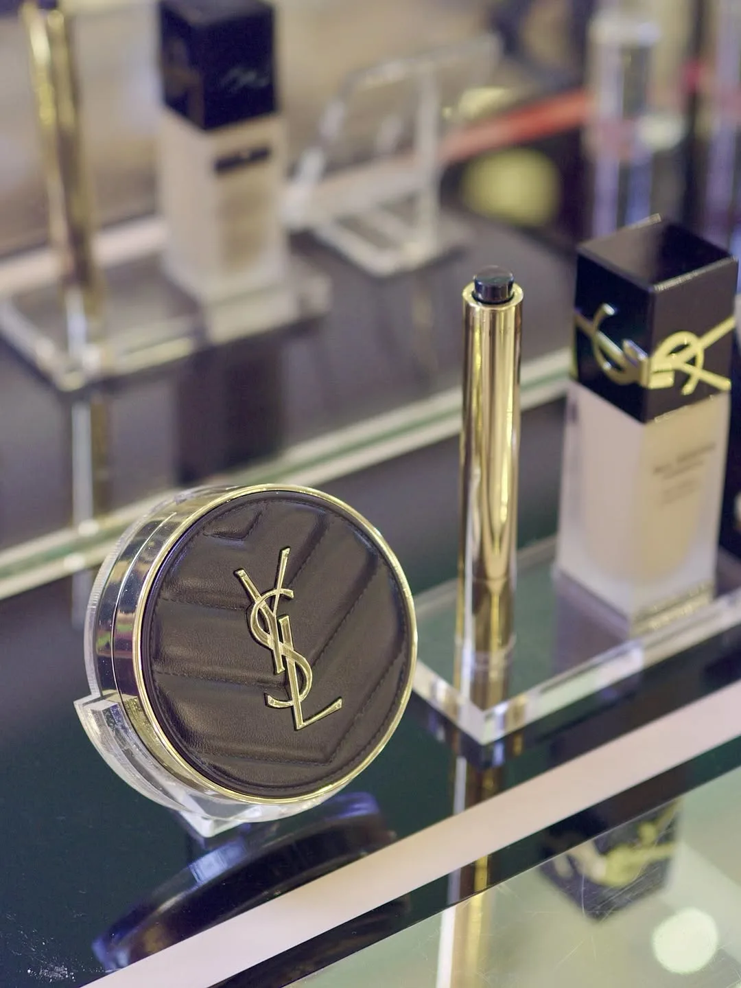 YSL LOVESHINE moment — 10/14
