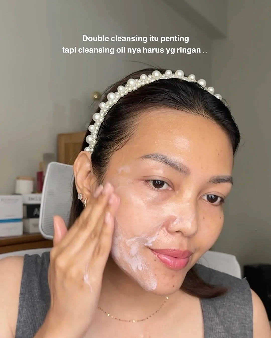 First cleansing itu bukan cuma soal makeup, tapi juga buat ngejaga skin… — 4/9