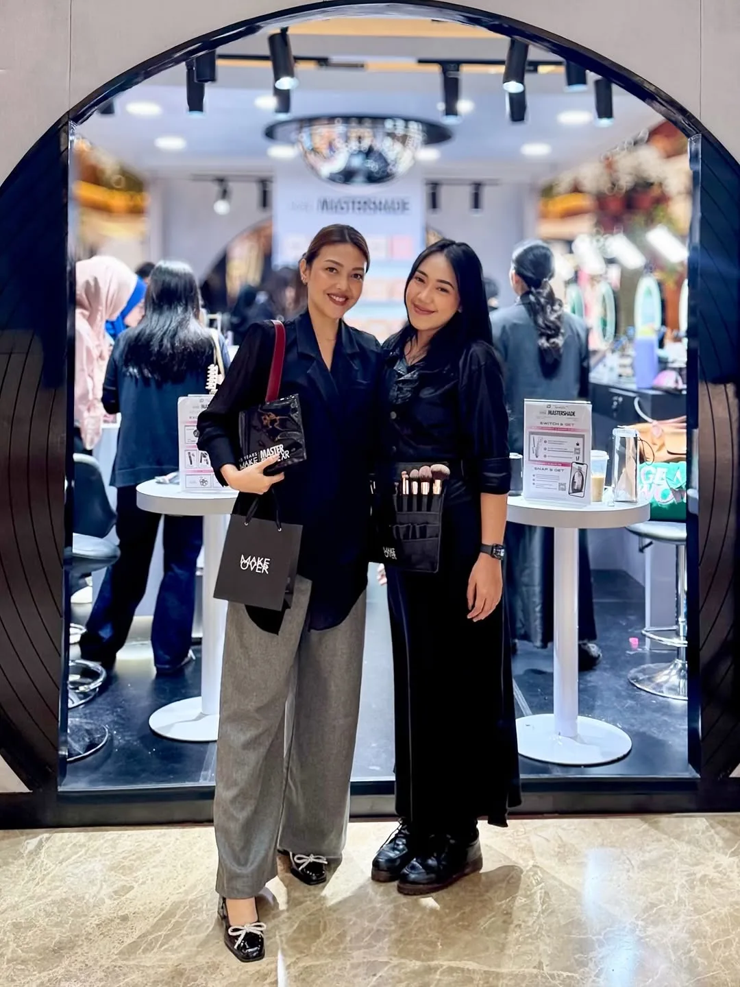 Baru sempet mampir ke Make Over 15 Years Mastershade Pop-Up Boot… — 11/12