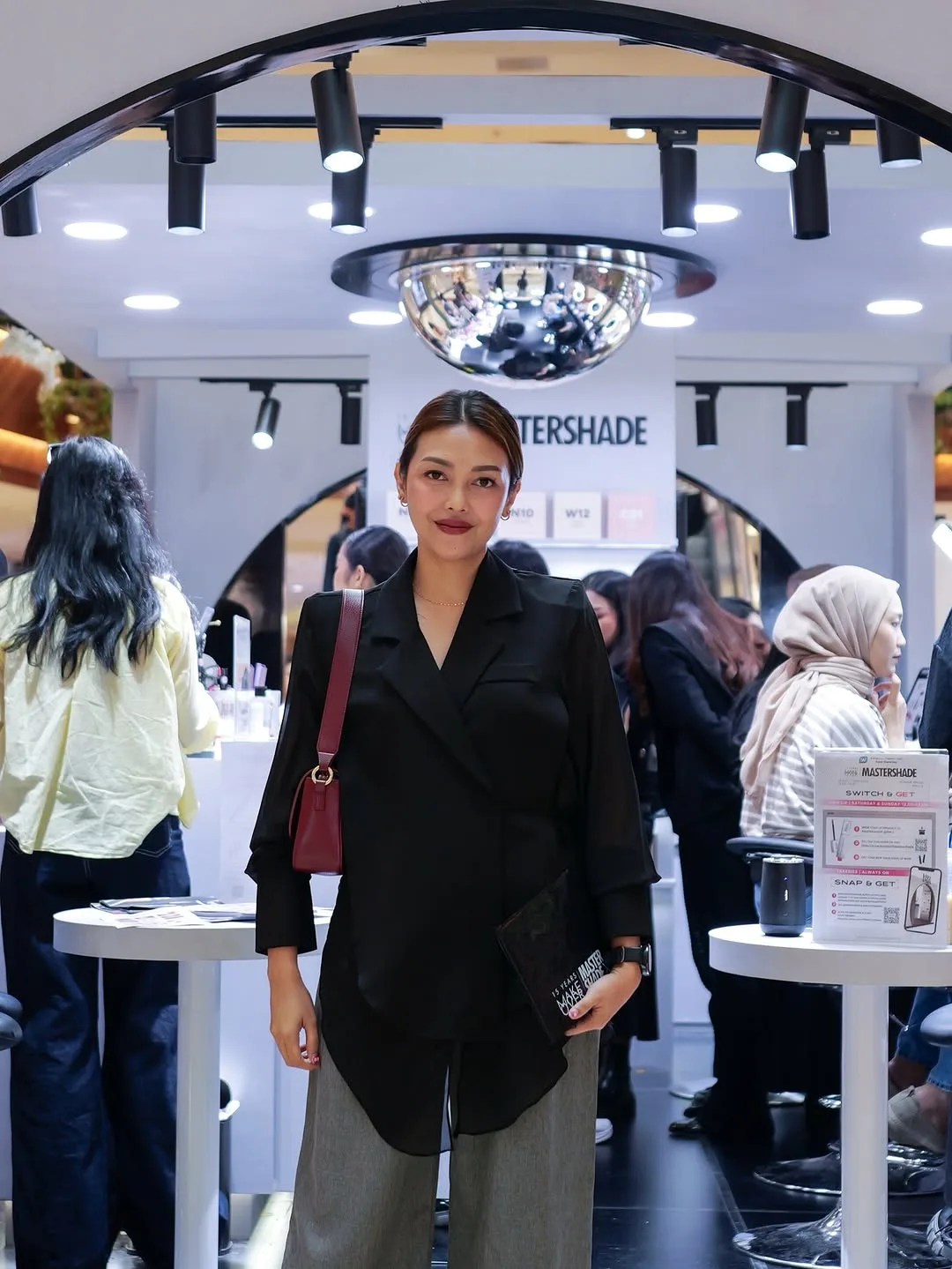 Baru sempet mampir ke Make Over 15 Years Mastershade Pop-Up Boot… — 8/12